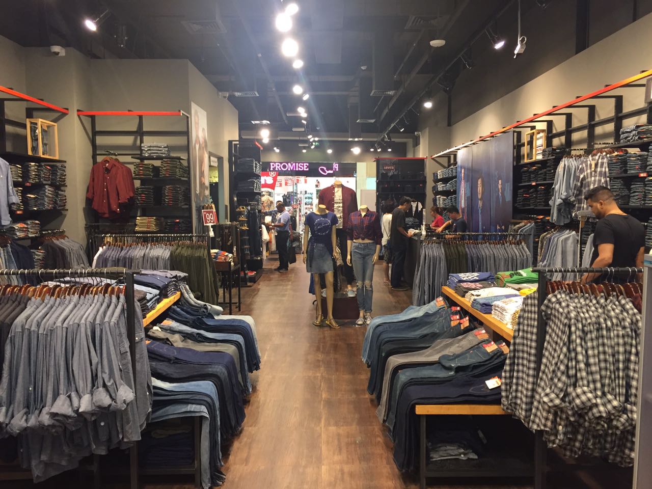 Levi's factory store outlet alphaland