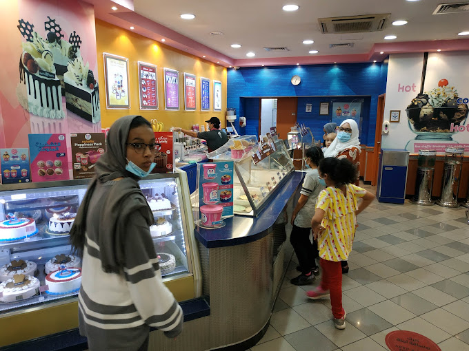Baskin Robbins Nadd Al Hamar (Ice Cream Parlors) in Dubai Get
