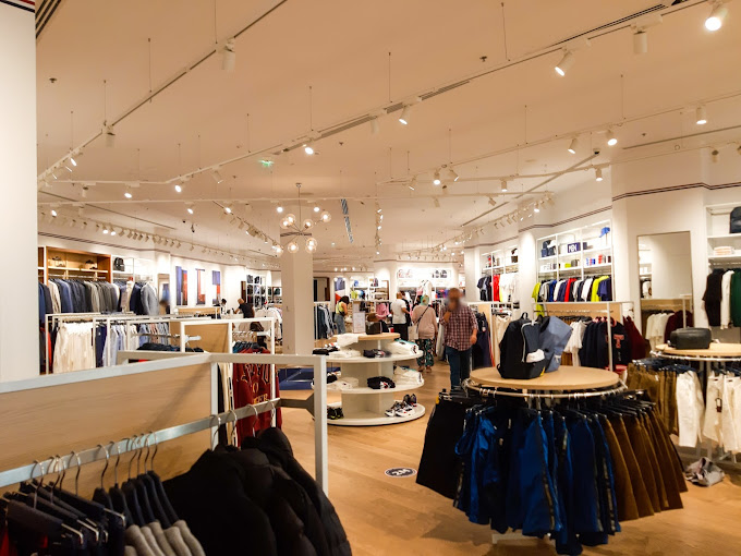 Tommy HilfigerDubai Outlet Mall (Clothing) in Dubai Get Contact