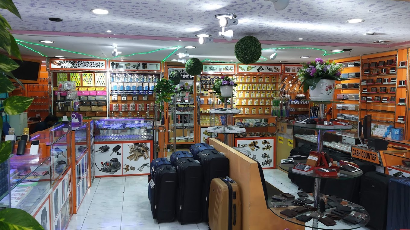 Pazzo Fashion (Shoe & Bag Repair Shops ) in Al Karama Get Contact