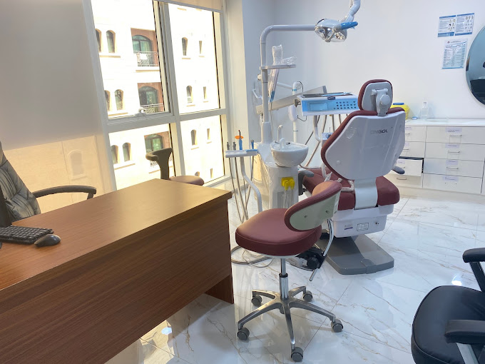 Dr Nudrat Dentist (Dentists) in Al Barsha Get Contact Number, Address