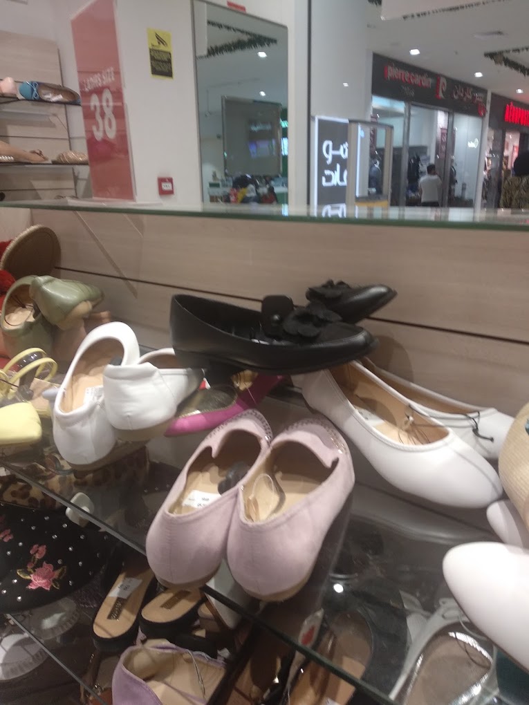 Dubai outlet hotsell mall 'shoes sale