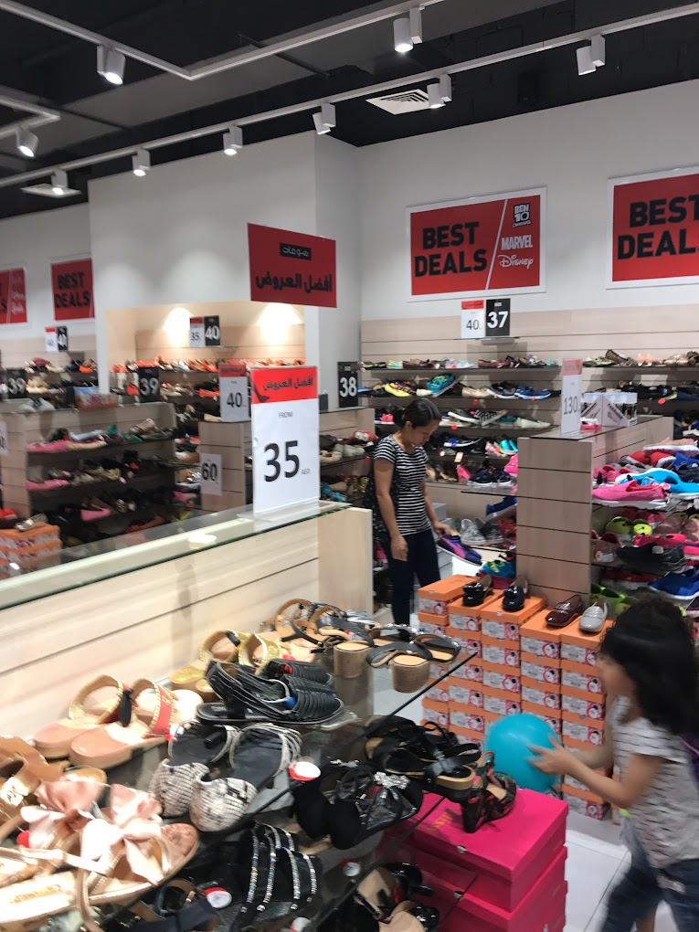 Shoe mart mall of sale the emirates