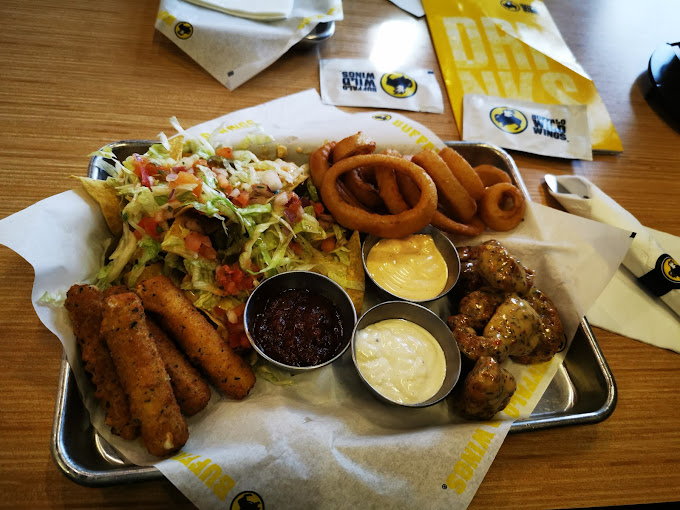 Buffalo Wild Wings Jumeirah ( Hamburger Restaurants) in Dubai Get