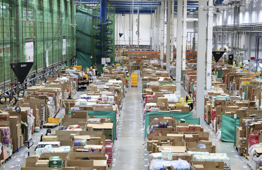 amazon-hub-counter-all-day-mini-mart-airport-shipping-companies-in