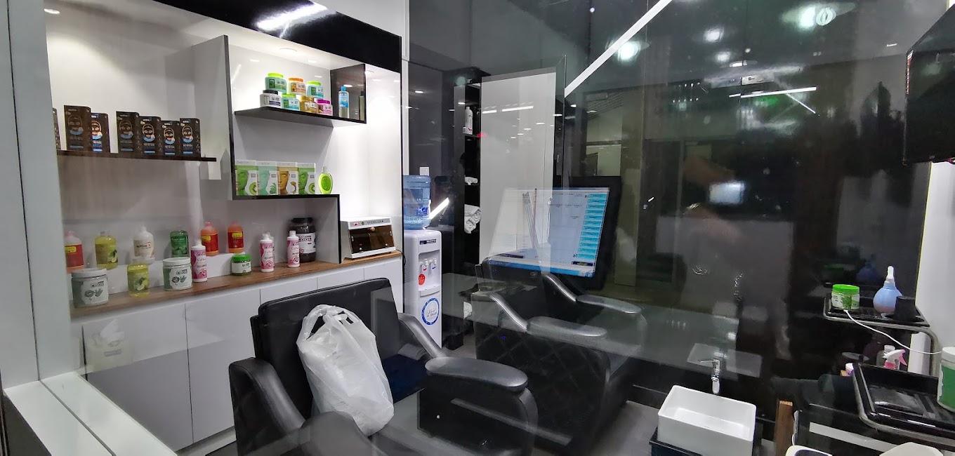 Blade Gents Salon (Hairdressers) in Dubai Get Contact Number, Address