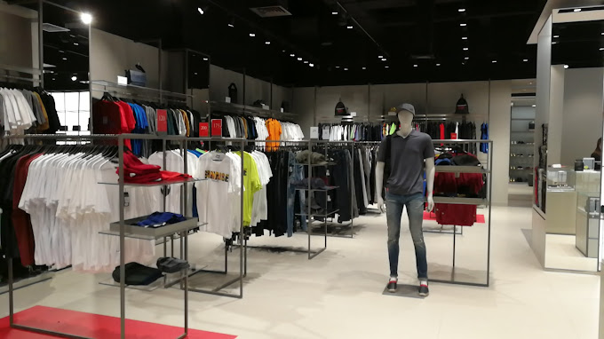 Armani Outlet Clothing in Dubai Get Contact Number Address